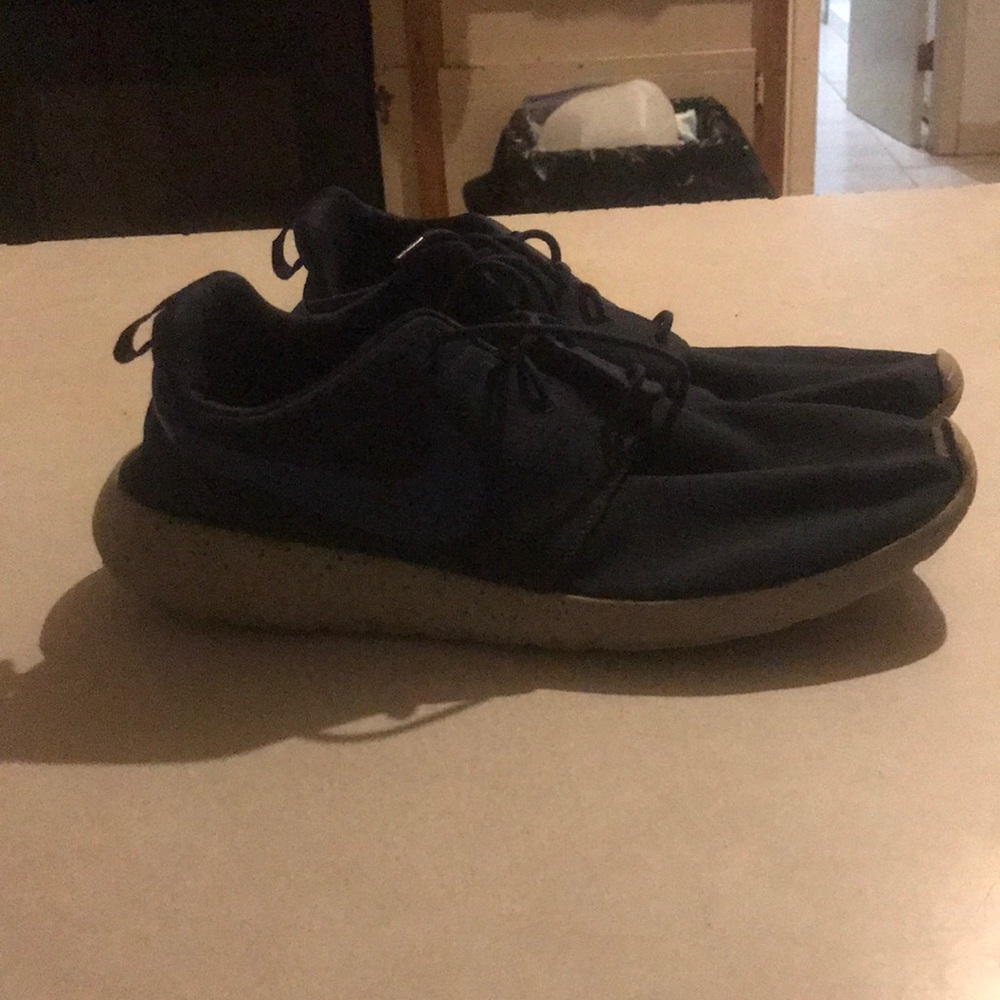 Nikes - Picture 3 of 4